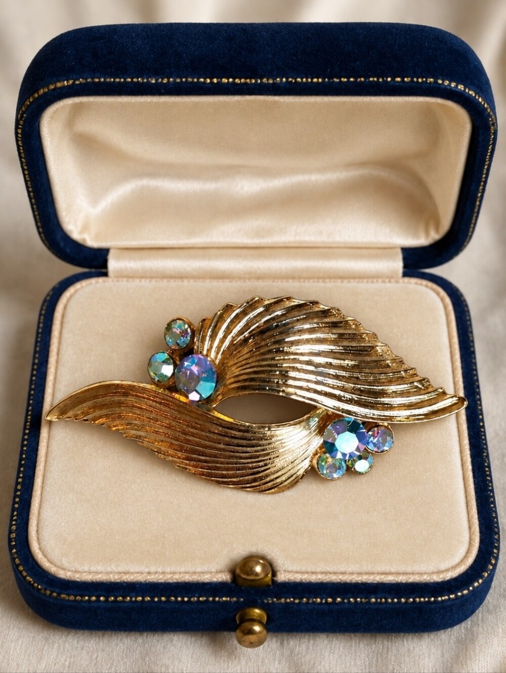 Vintage Light Blue Clear Aurora Borealis Gold Tone Rhodium Unsigned Brooch 1950s